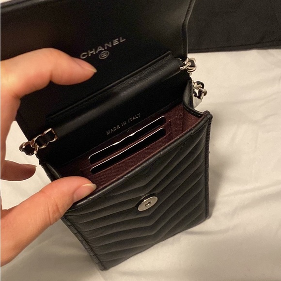 BRAND NEW Authentic chanel phone bag - Picture 3 of 6